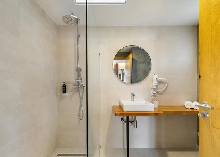 אכסניה Forest - *